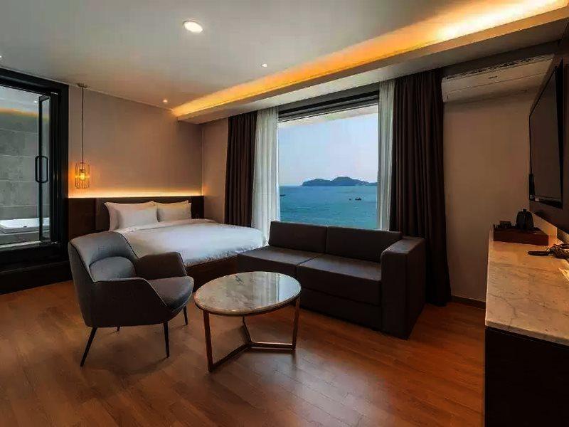 Stubborn Hotel Geoje Exterior photo